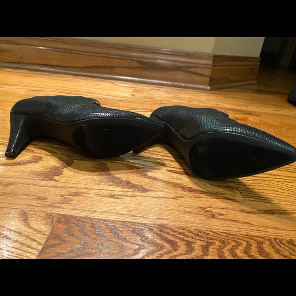 Low heeled low cut hotties - Picture 3 of 3